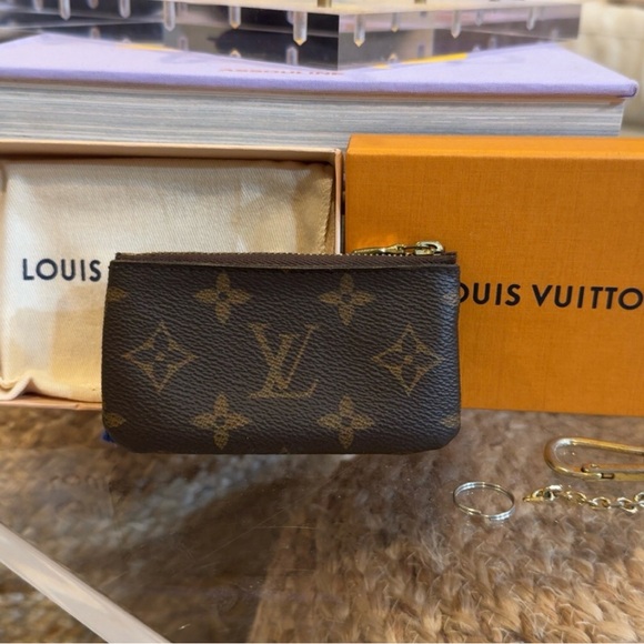 Louis Vuitton Classic Monogram Key Pouch - Picture 1 of 4